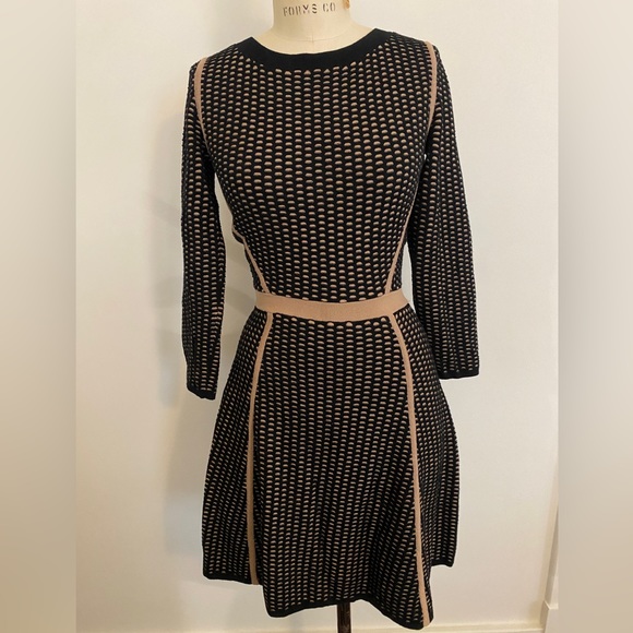Club Monaco Dresses & Skirts - Club Monaco black and tan contrast sweater dress size XS